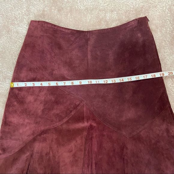 Beautiful suede skirt by brand Ideology. - Picture 3 of 12